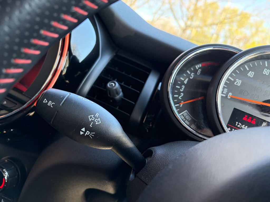 2019 MINI Hatch — image 32