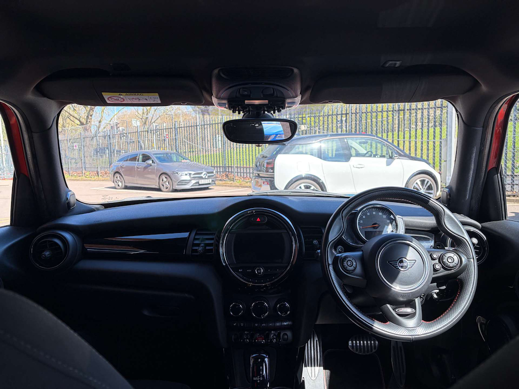 2019 MINI Hatch — image 18