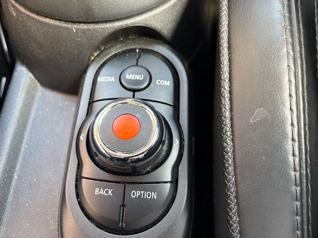 2019 MINI Hatch — image 26