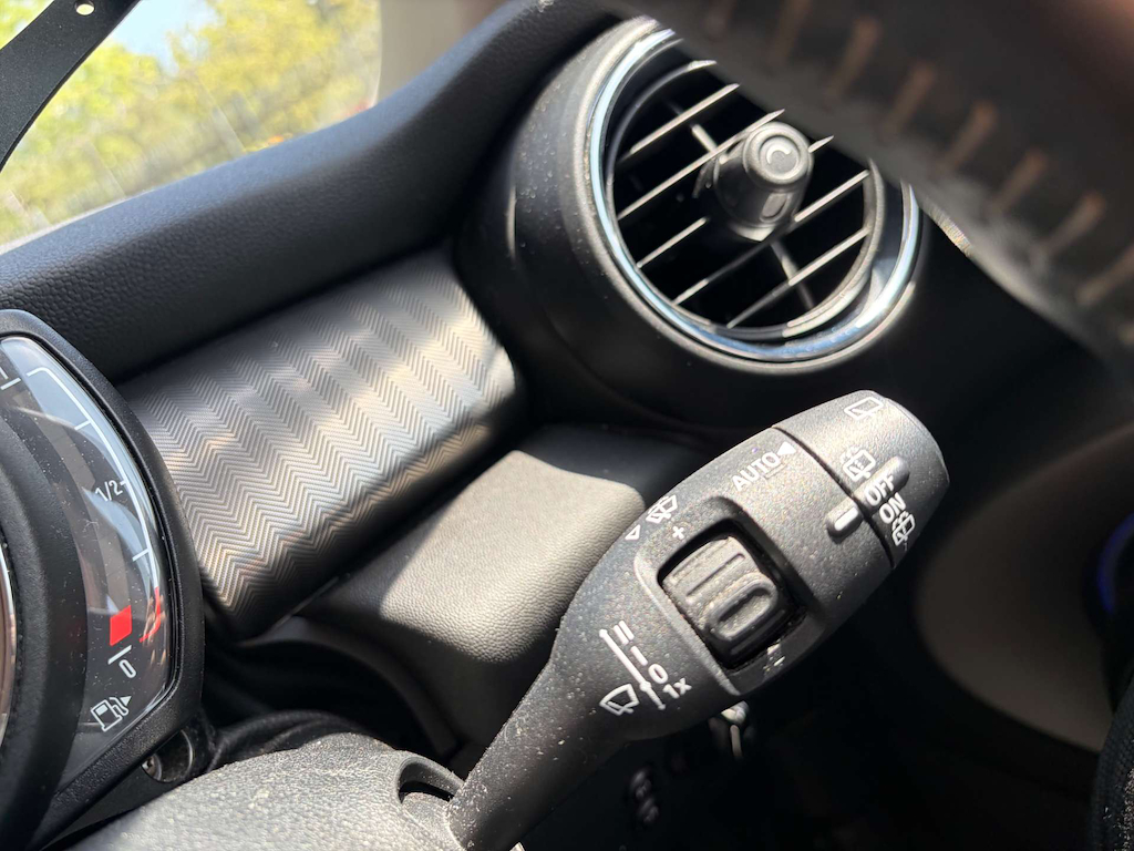 2019 MINI Hatch — image 23