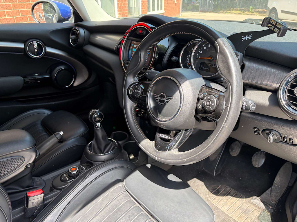 2019 MINI Hatch — image 11