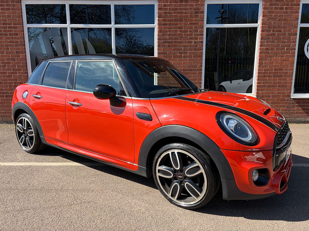 2019 MINI Hatch — image 1