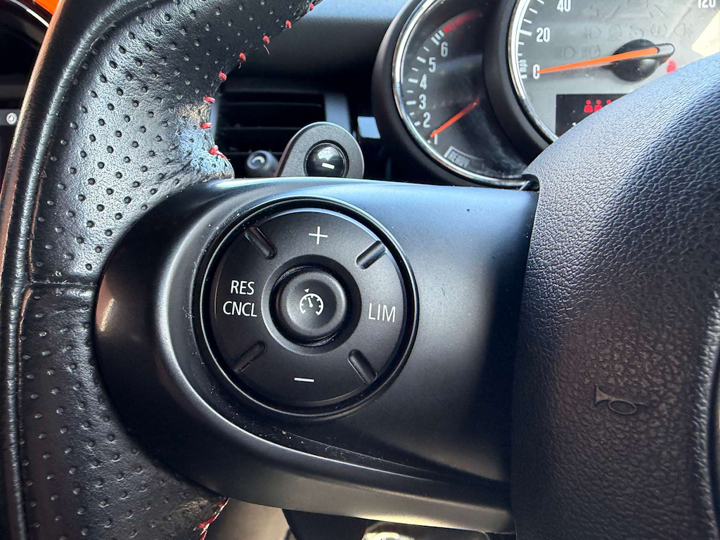 2019 MINI Hatch — image 30