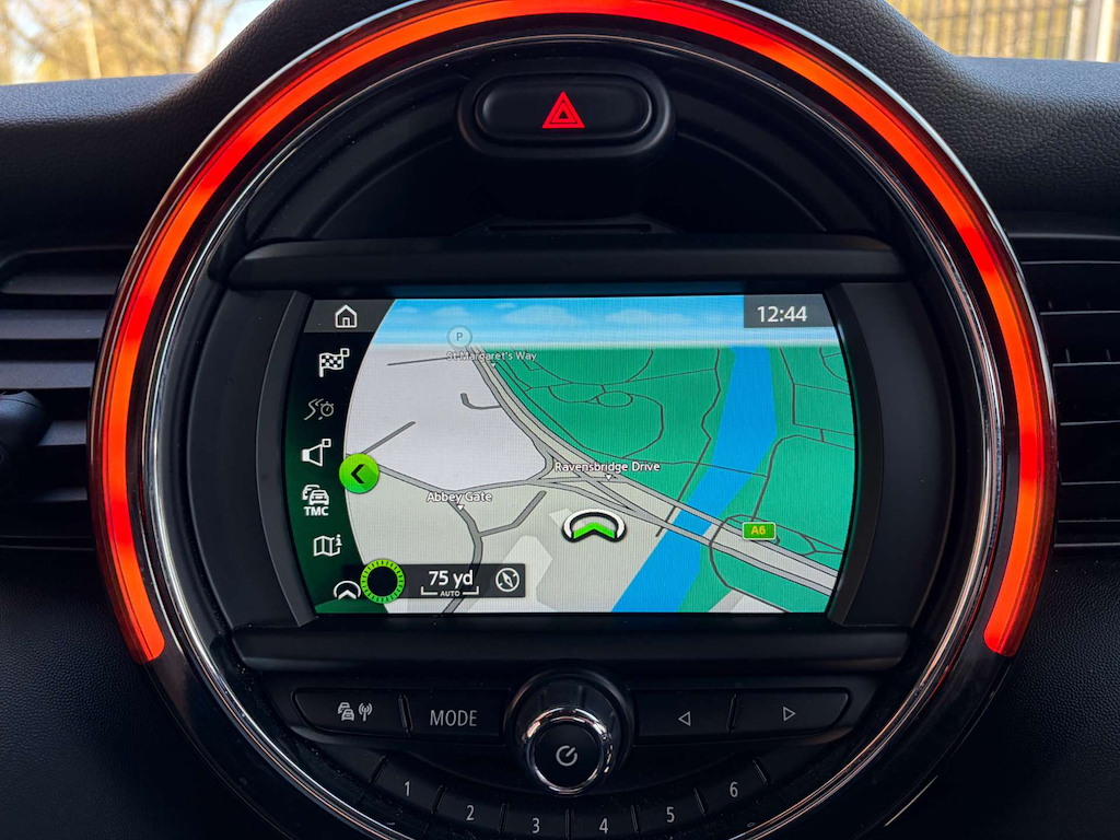 2019 MINI Hatch — image 26