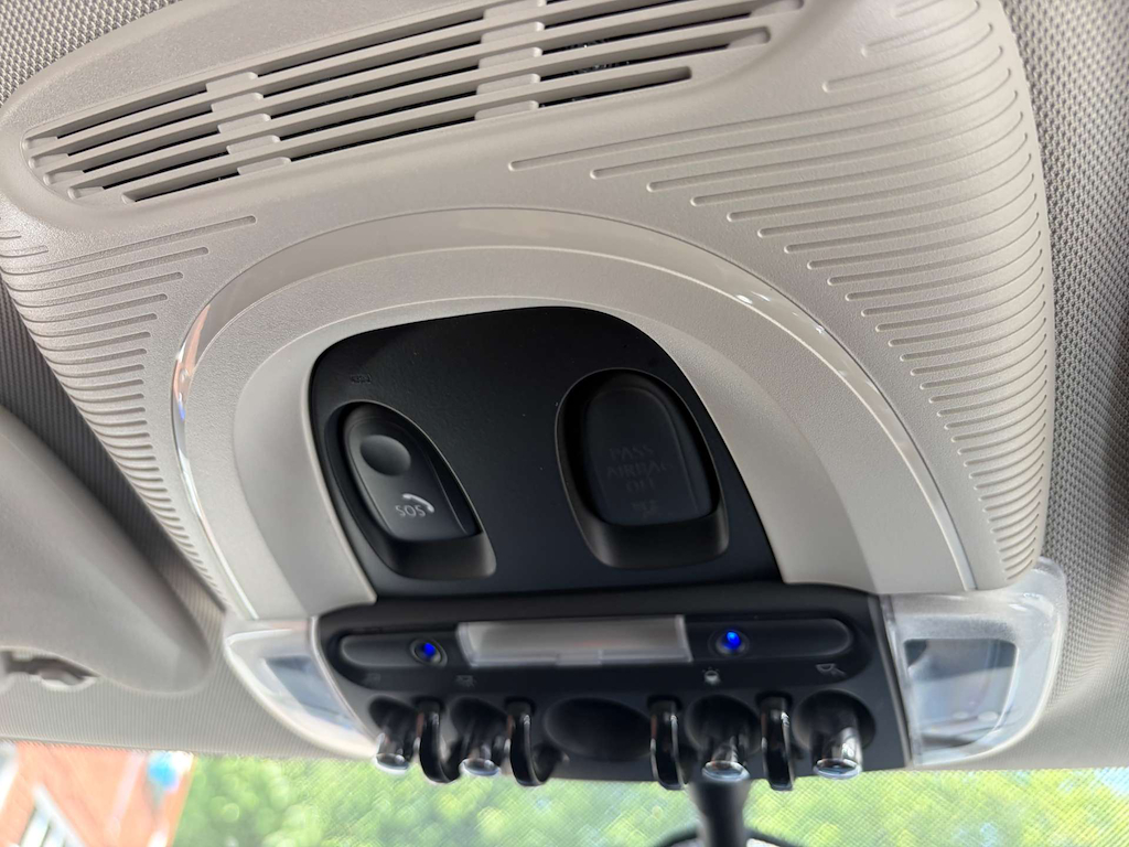 2019 MINI Hatch — image 28
