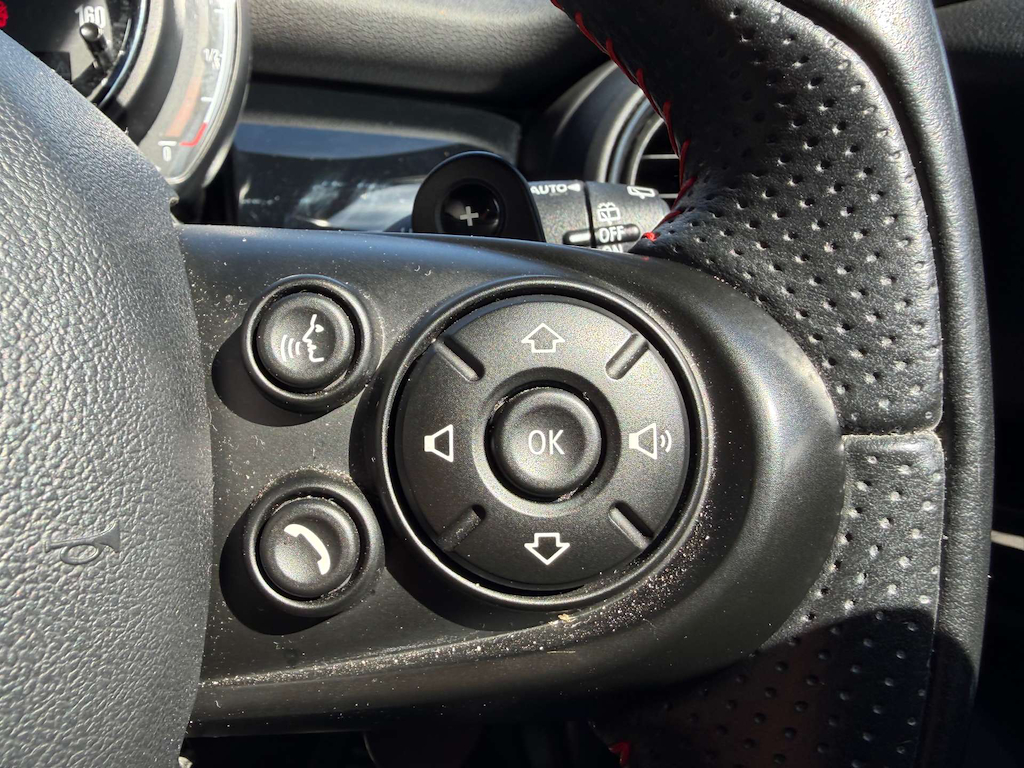 2019 MINI Hatch — image 31