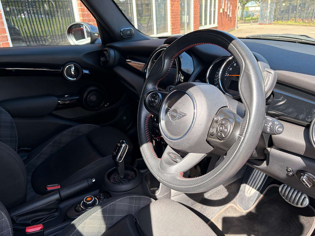 2019 MINI Hatch — image 14