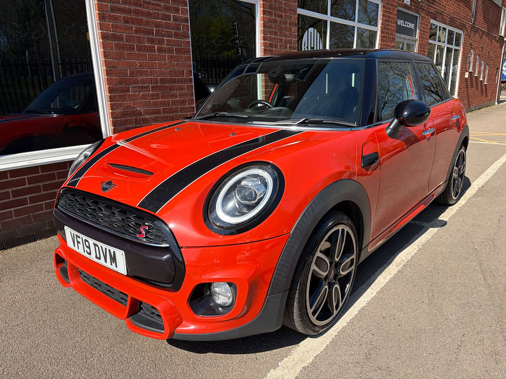 2019 MINI Hatch — image 5