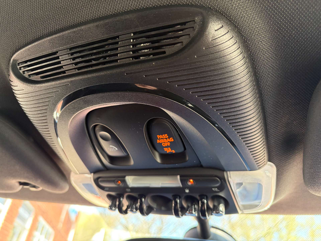 2019 MINI Hatch — image 37