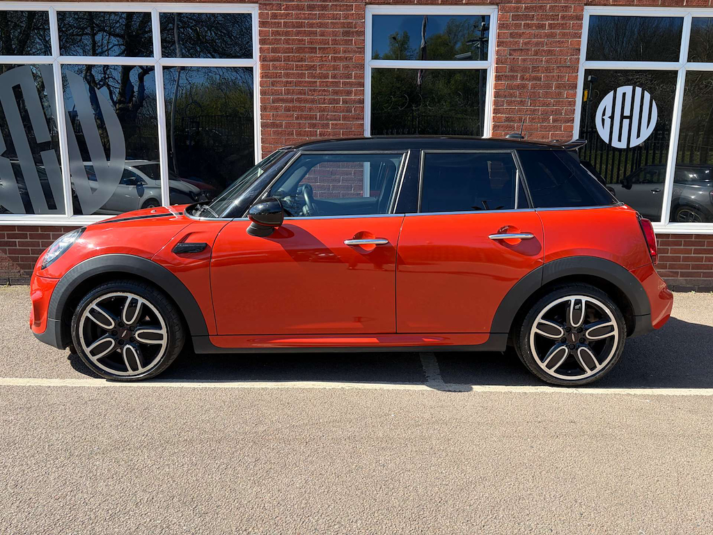 2019 MINI Hatch — image 4