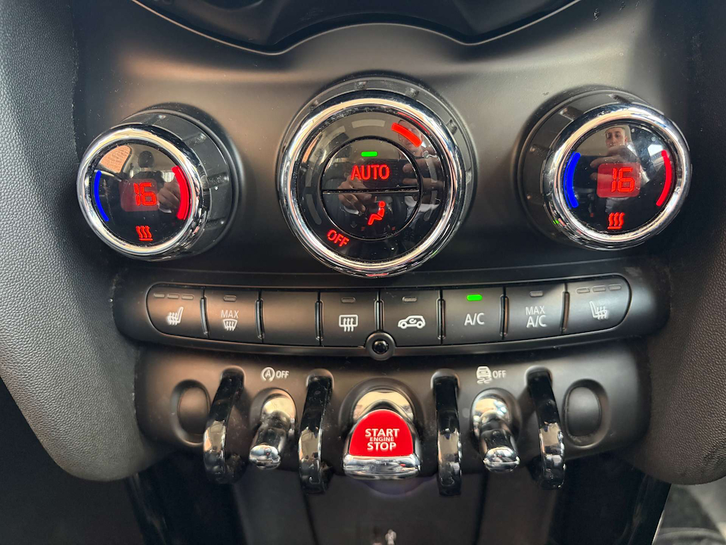 2019 MINI Hatch — image 25