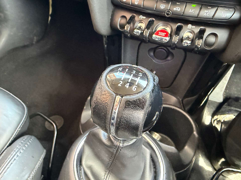 2019 MINI Hatch — image 24