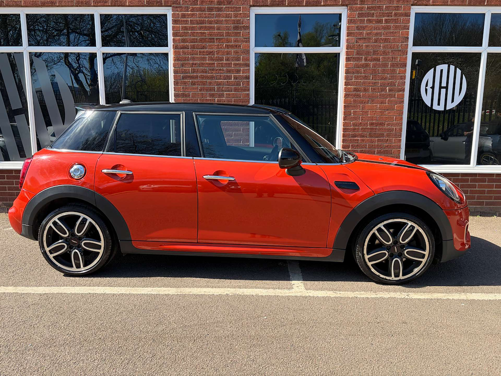 2019 MINI Hatch — image 3