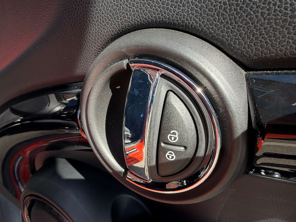 2019 MINI Hatch — image 40