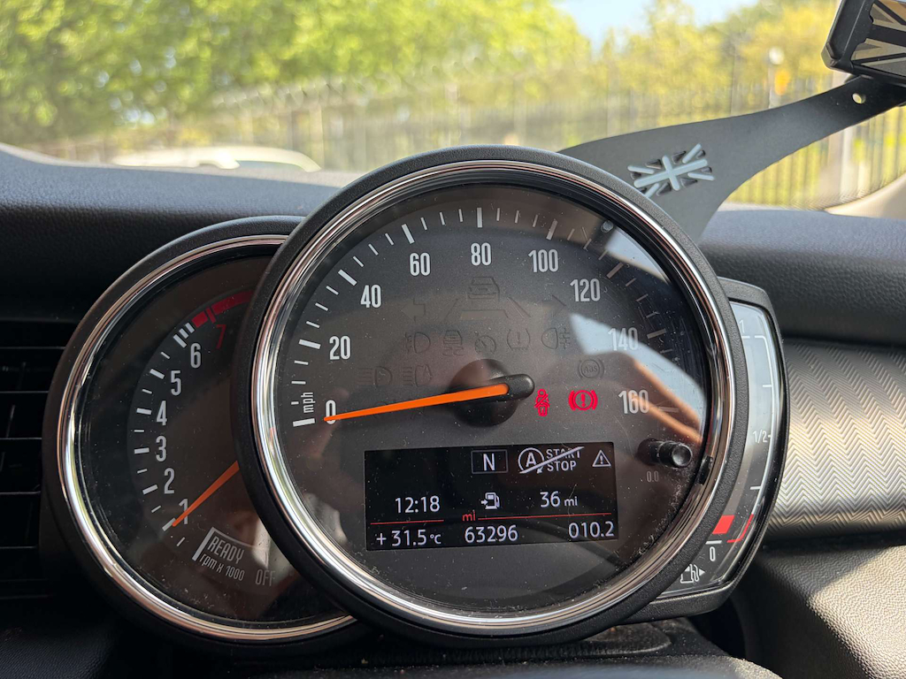 2019 MINI Hatch — image 17