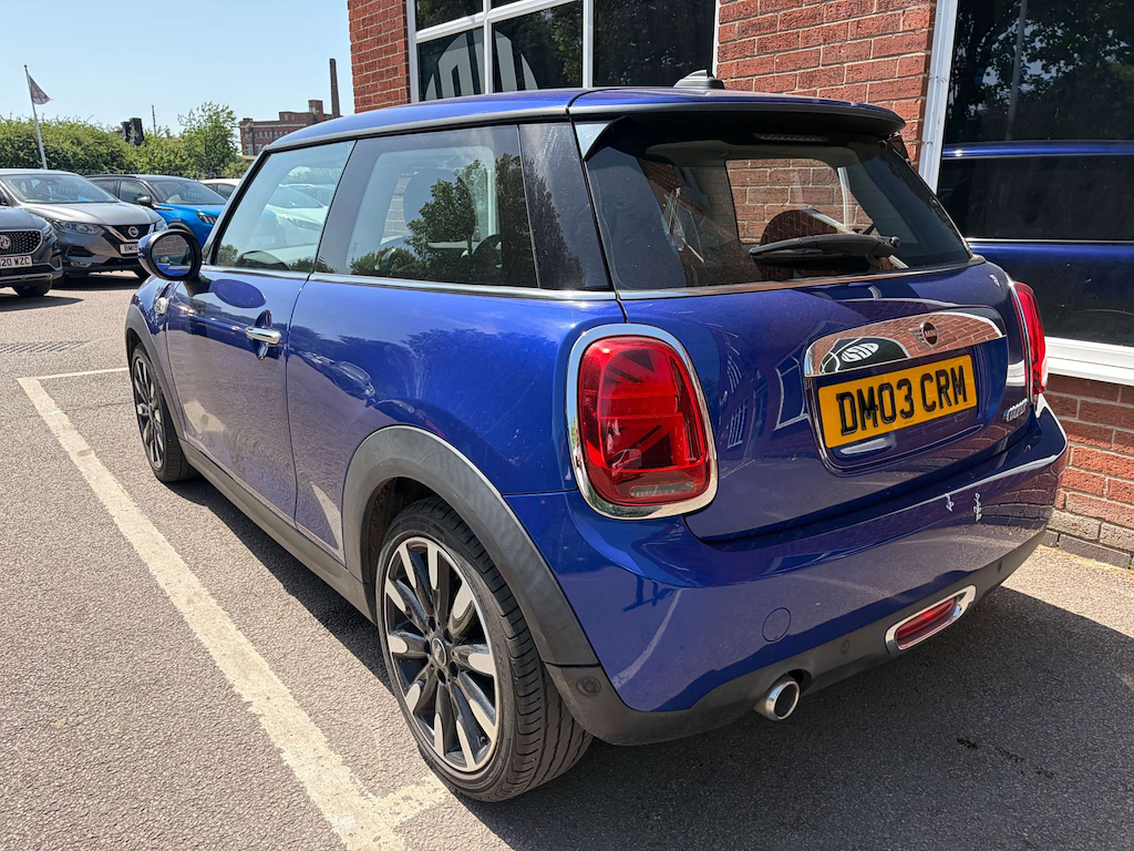 2019 MINI Hatch — image 6