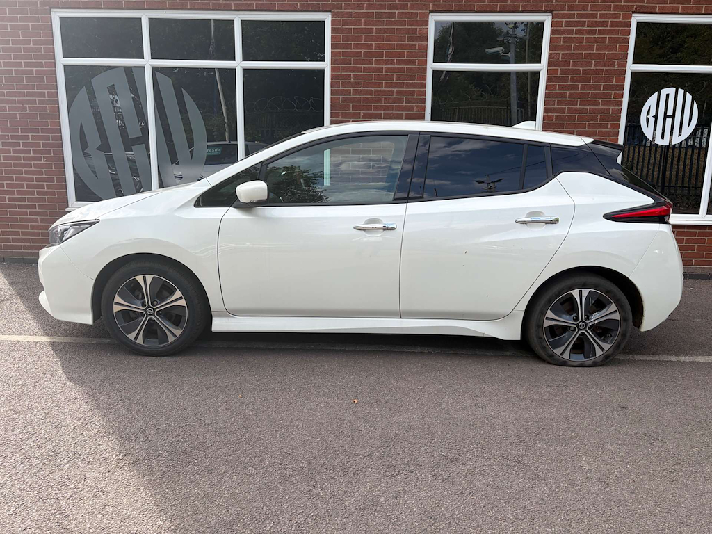 2021 Nissan Leaf — image 3
