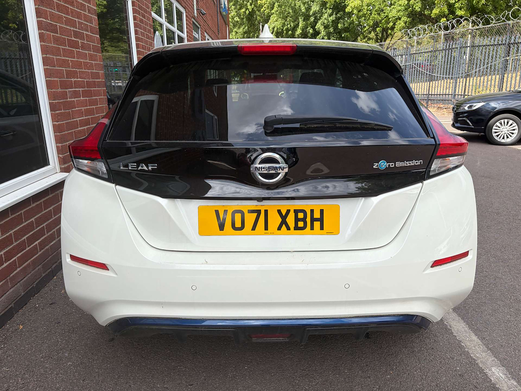 2021 Nissan Leaf — image 9