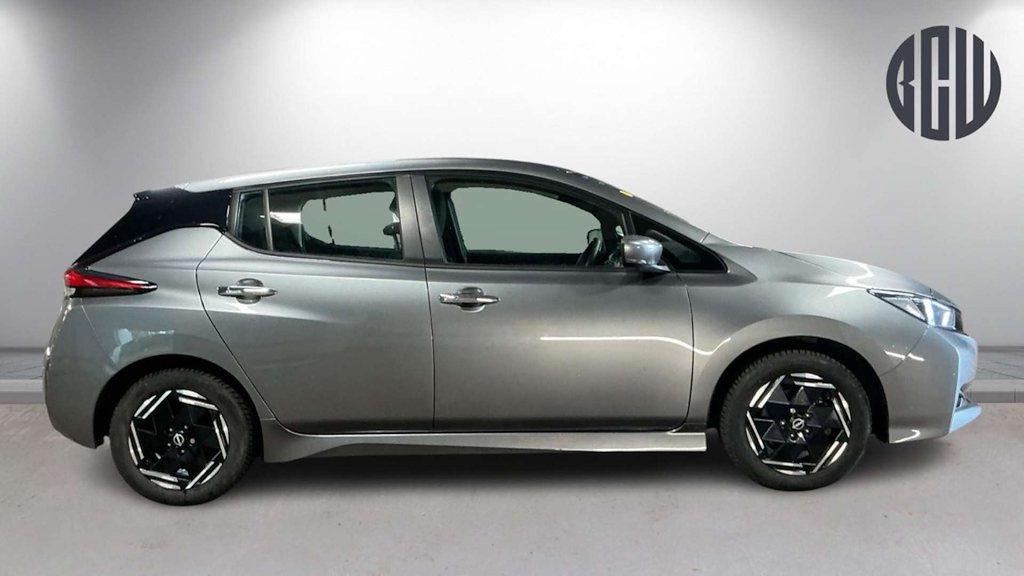 2022 Nissan Leaf — image 5