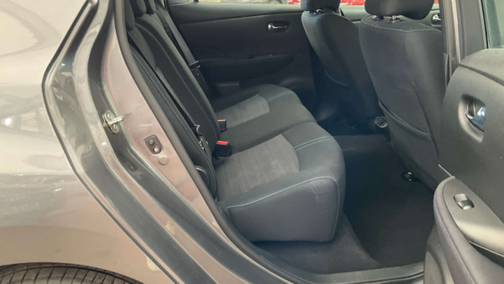 2022 Nissan Leaf — image 8