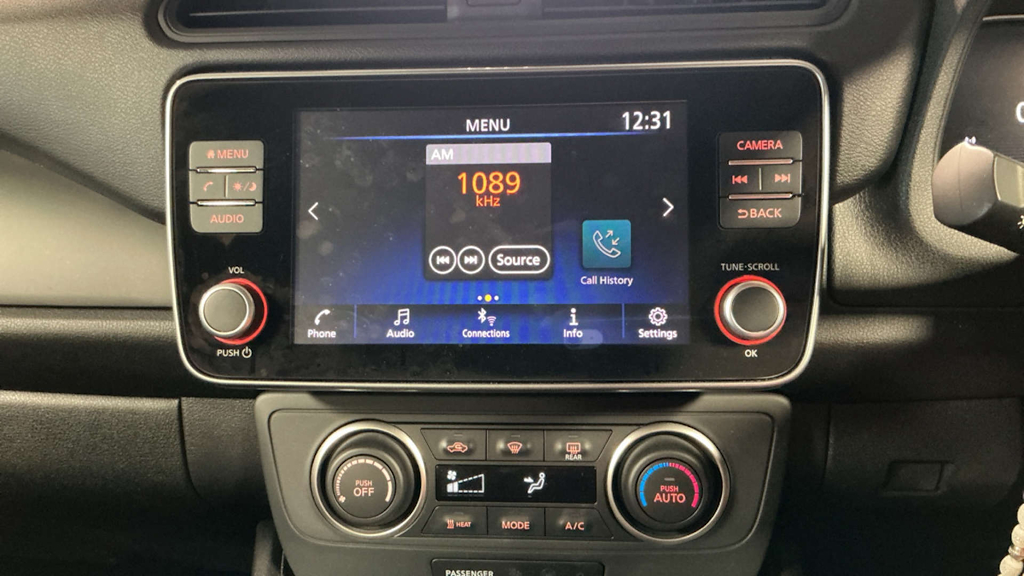 2022 Nissan Leaf — image 11
