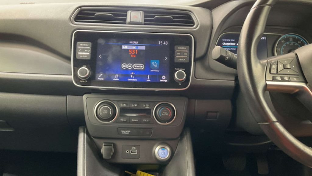 2022 Nissan Leaf — image 5
