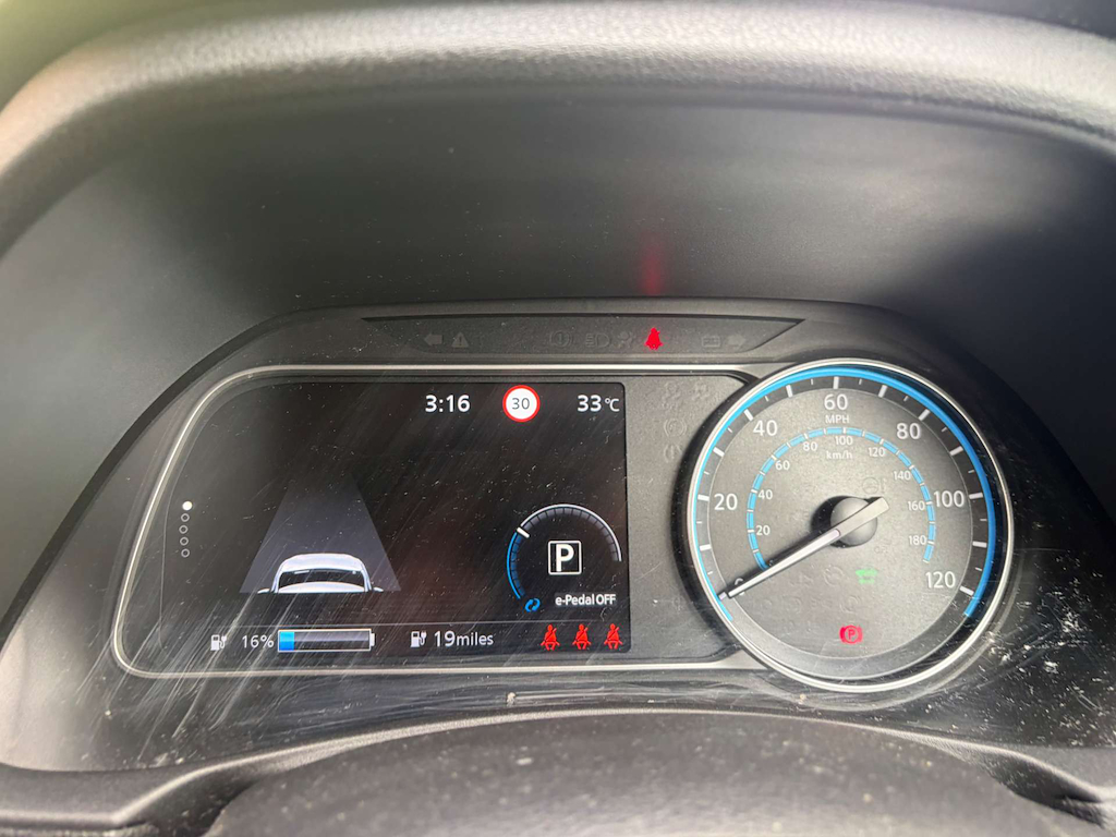 2021 Nissan Leaf — image 15