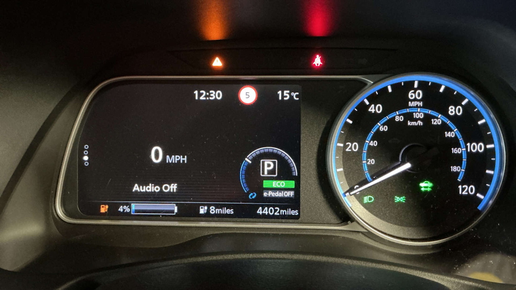 2022 Nissan Leaf — image 10