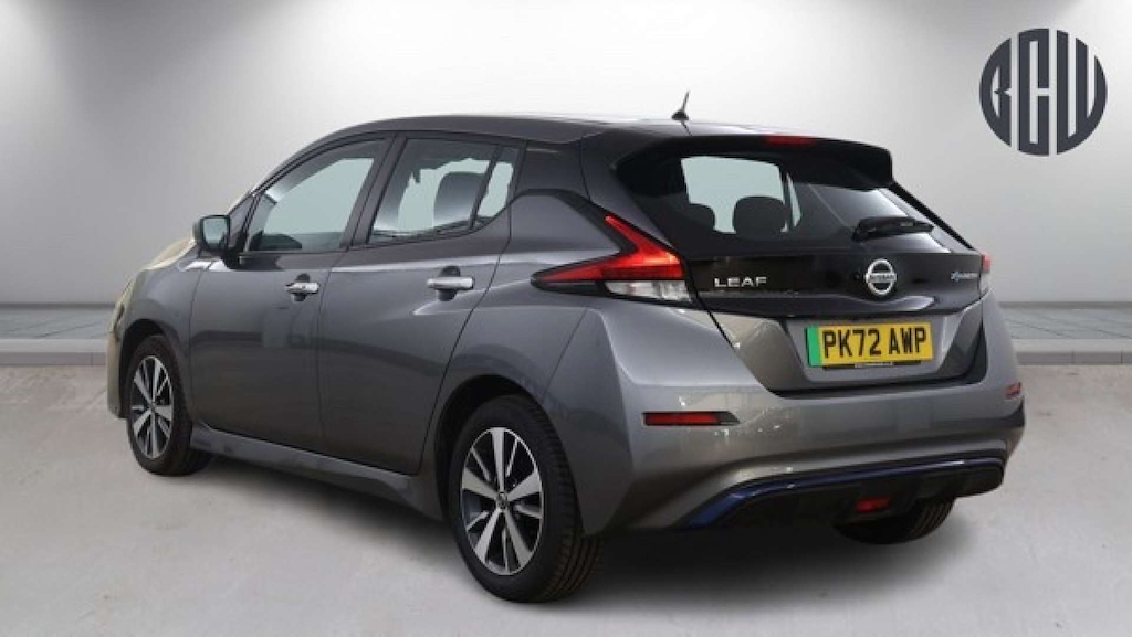 2022 Nissan Leaf — image 3