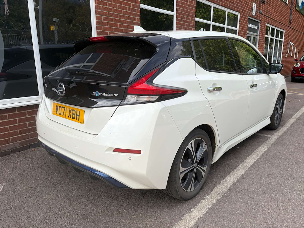 2021 Nissan Leaf — image 7