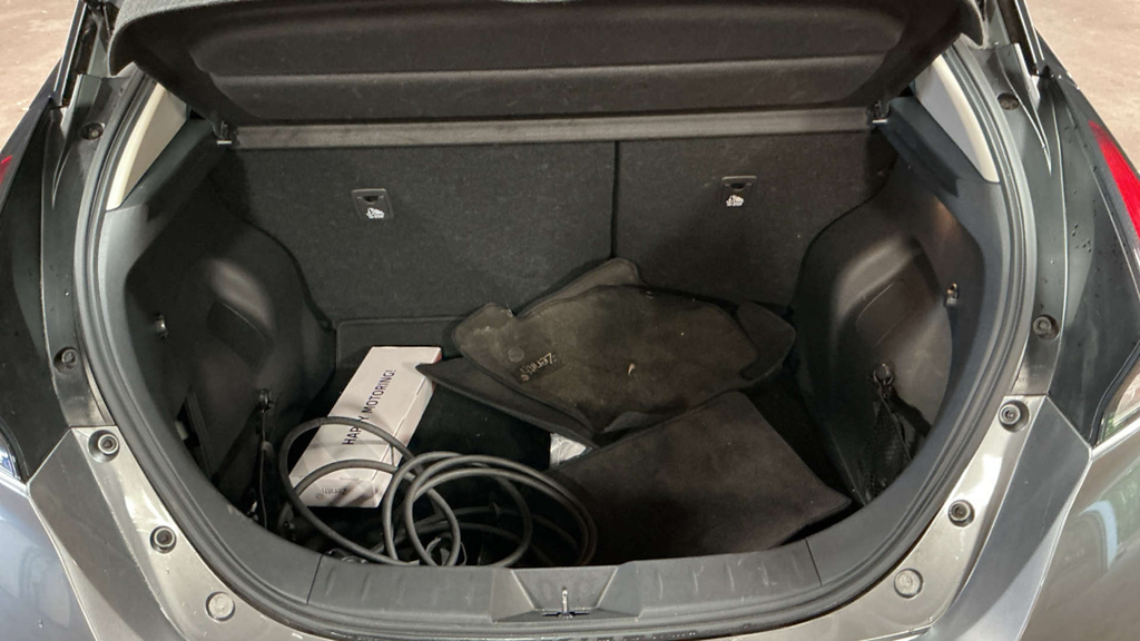 2022 Nissan Leaf — image 7