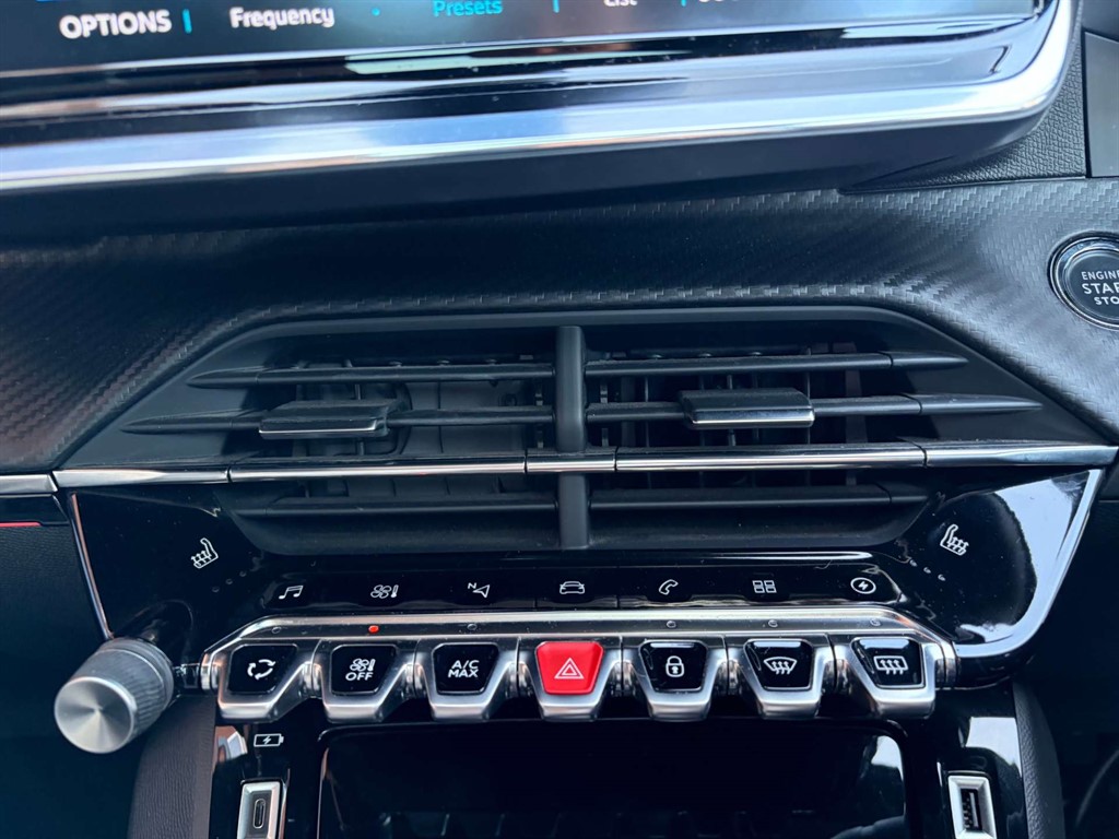 2020 Peugeot 208 — image 26