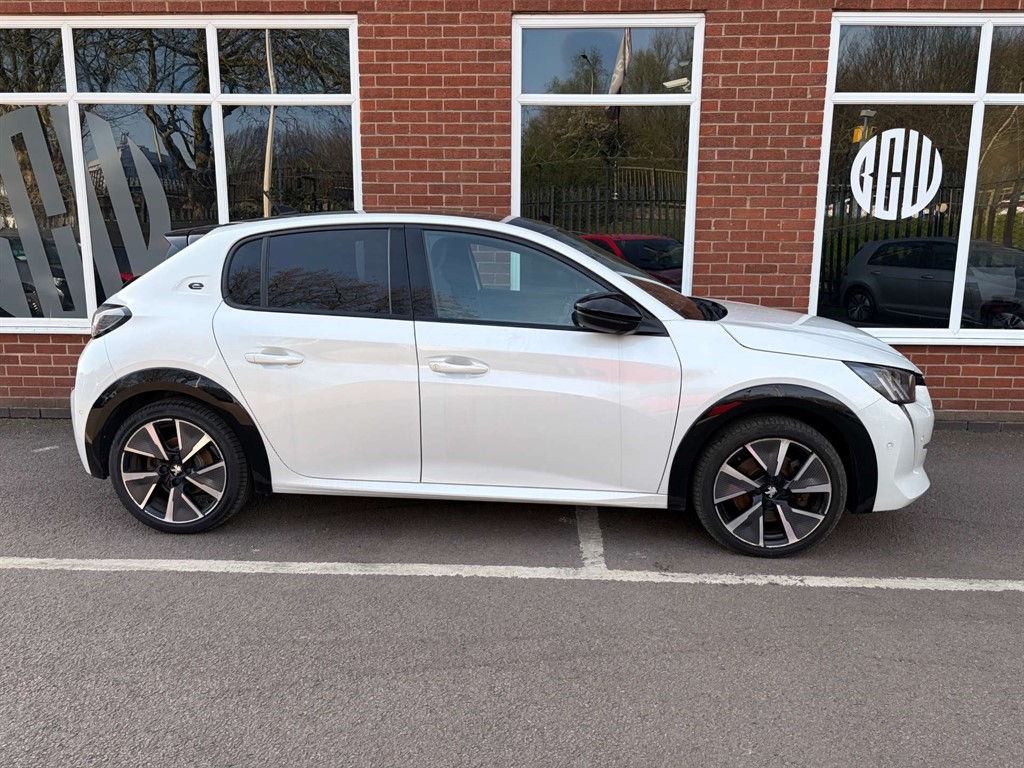 2020 Peugeot 208 — image 2