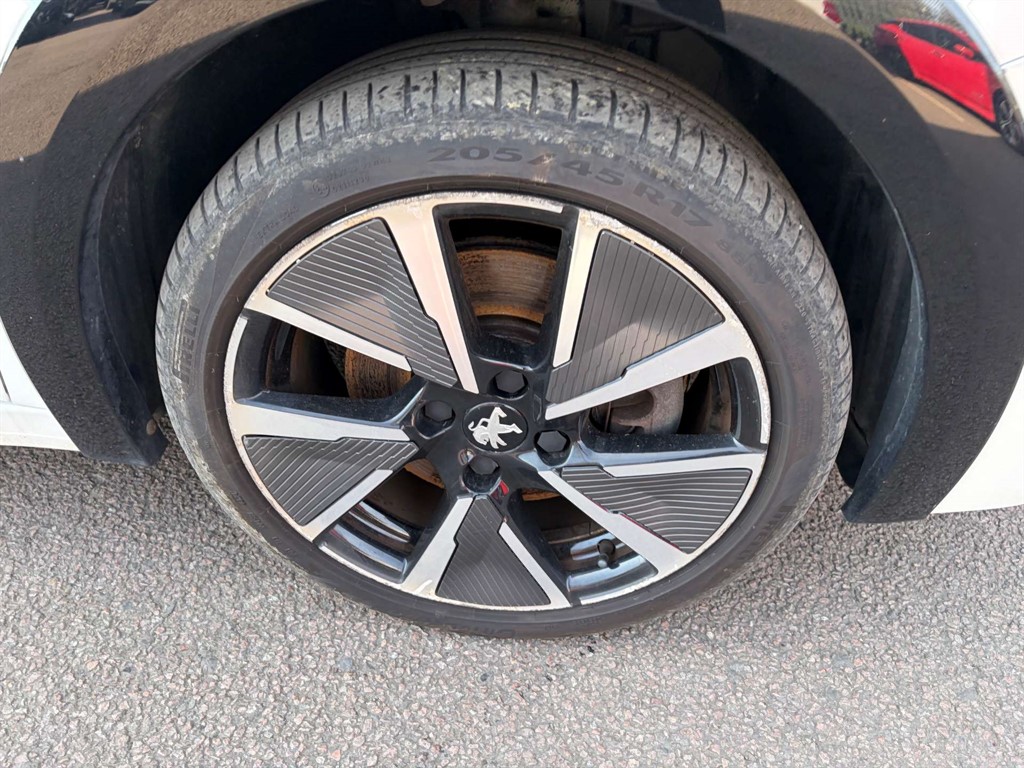 2020 Peugeot 208 — image 10