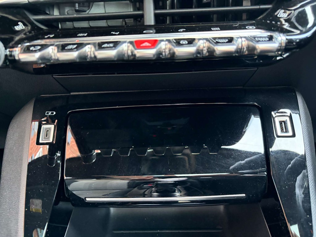 2020 Peugeot 208 — image 28