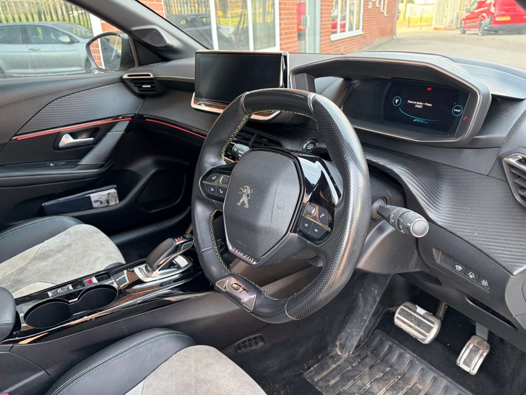 2020 Peugeot 208 — image 11
