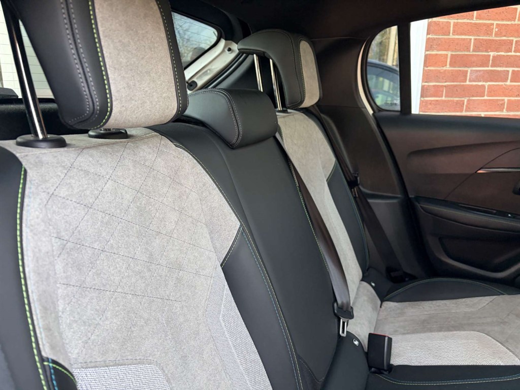 2020 Peugeot 208 — image 14