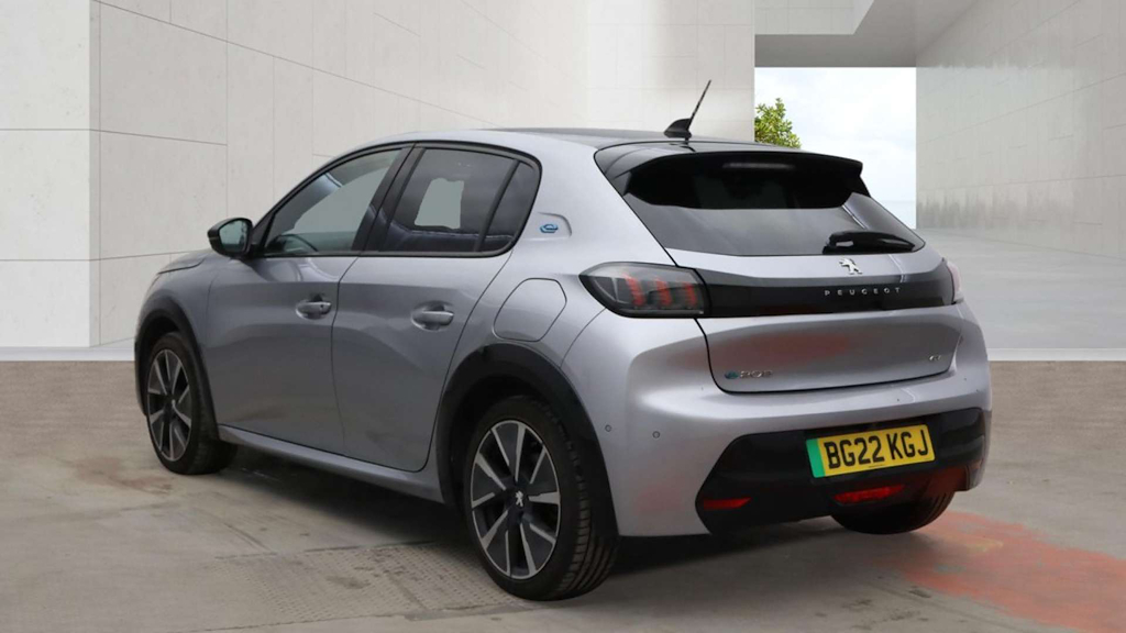 2022 Peugeot 208 — image 3