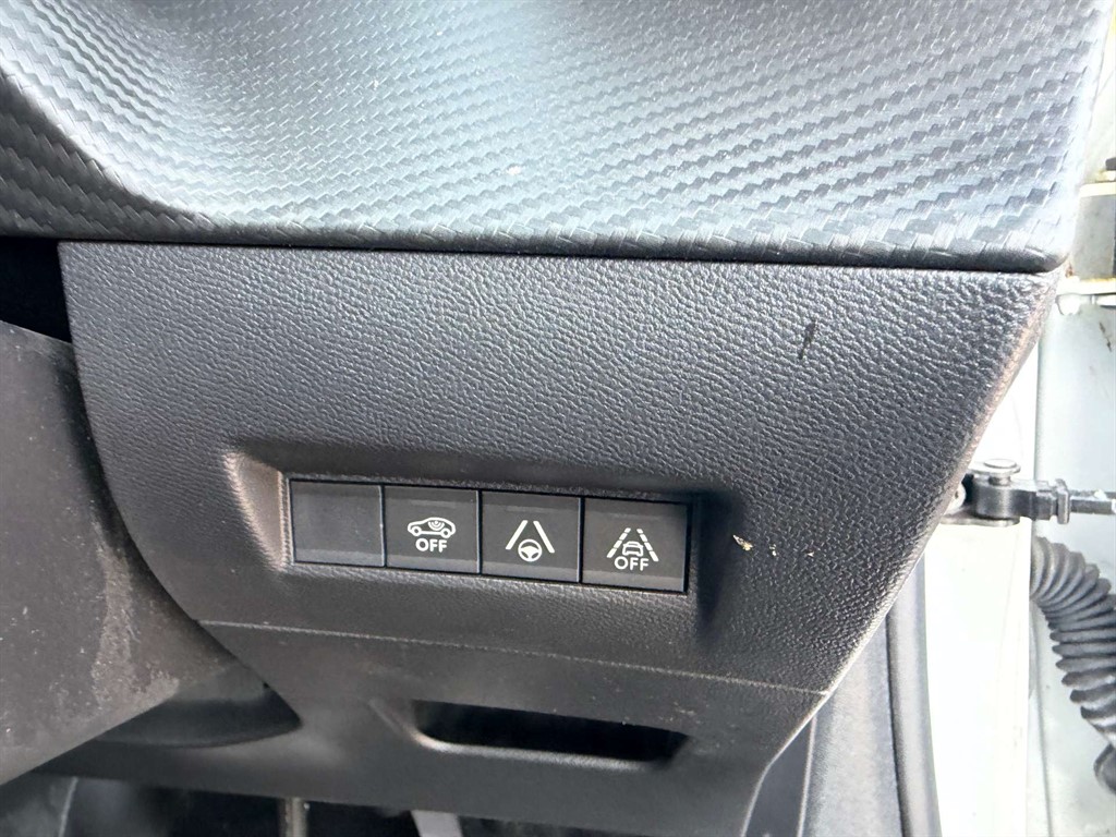 2020 Peugeot 208 — image 32