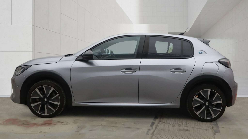 2022 Peugeot 208 — image 6