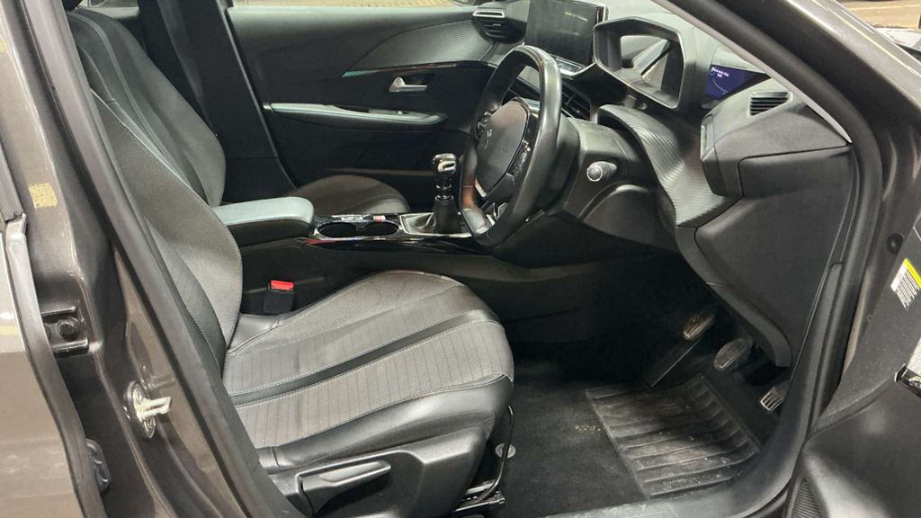 2020 Peugeot 208 — image 5