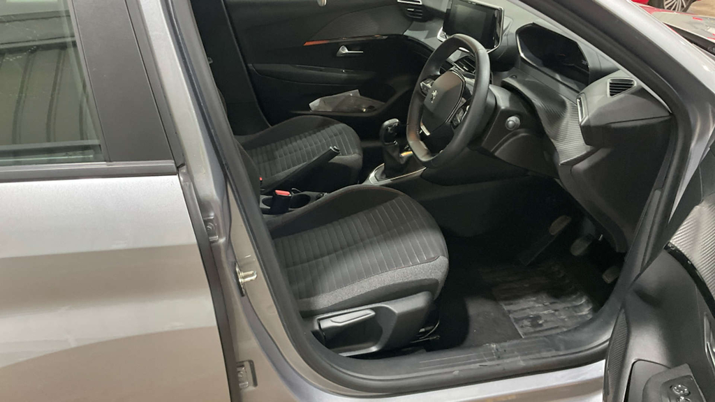 2022 Peugeot 208 — image 9