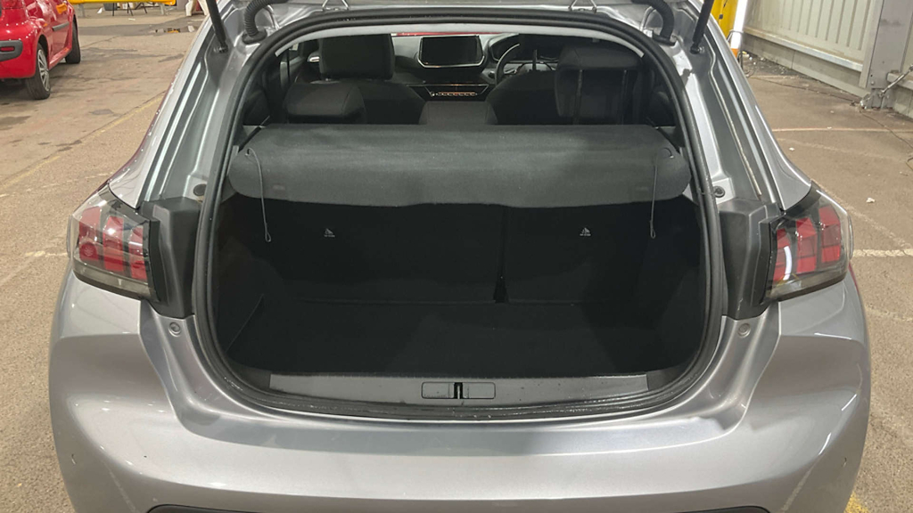 2022 Peugeot 208 — image 7