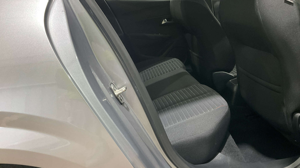 2022 Peugeot 208 — image 8