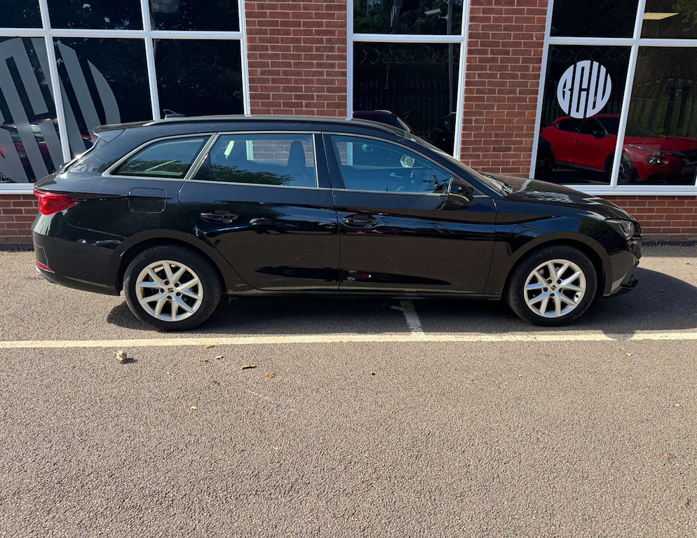 2022 SEAT Leon — image 3