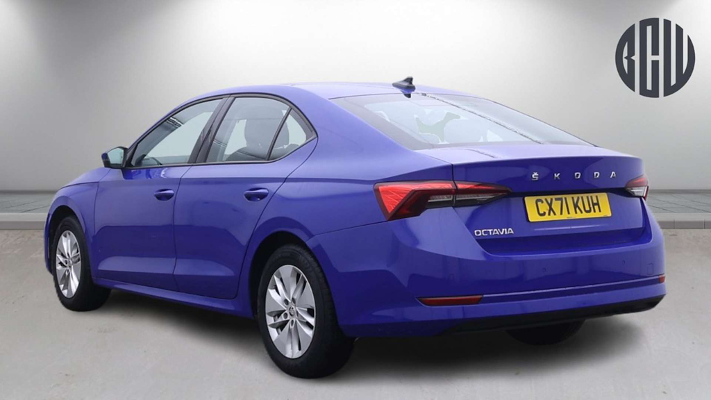 2021 Skoda Octavia — image 2