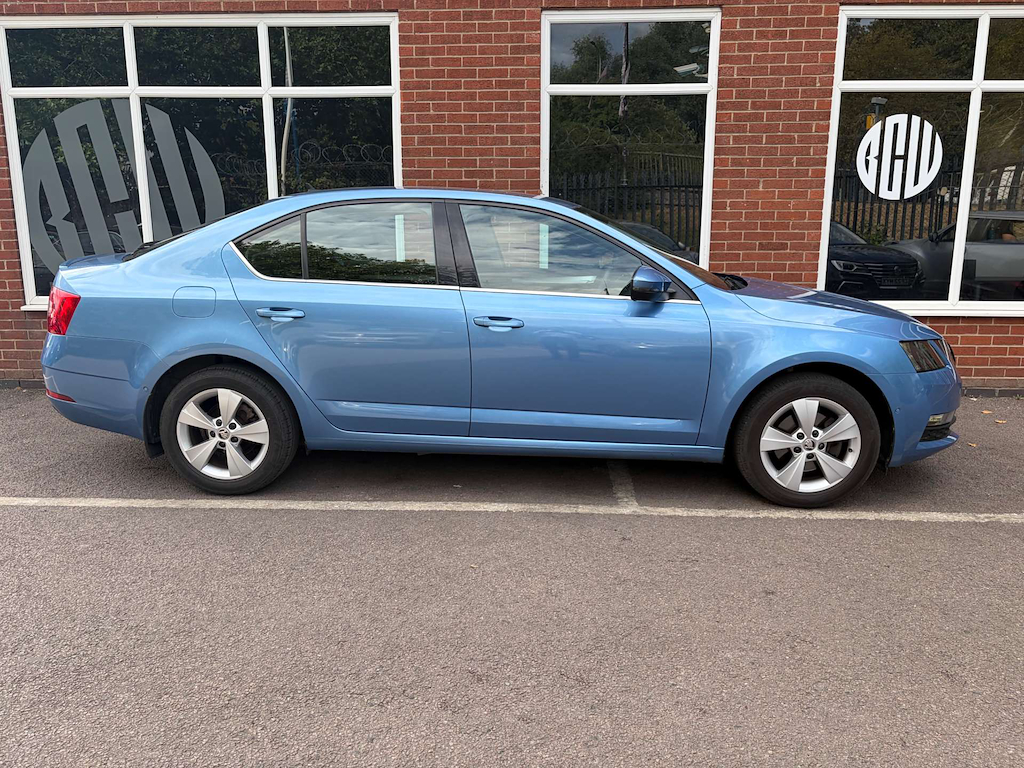 2018 Skoda Octavia — image 2