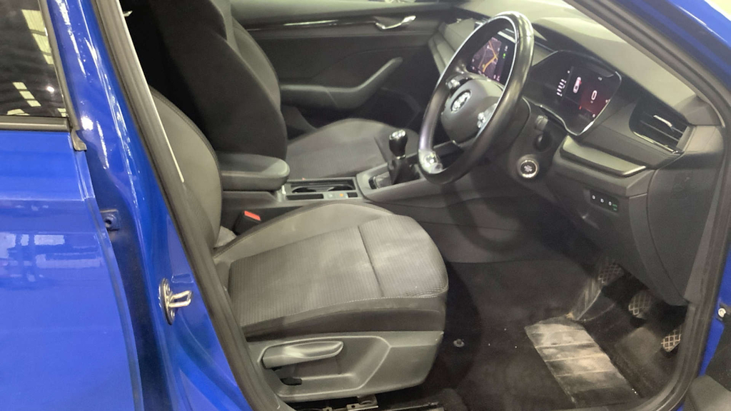 2021 Skoda Octavia — image 7