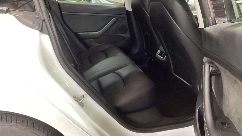 2022 Tesla Model 3 — image 8