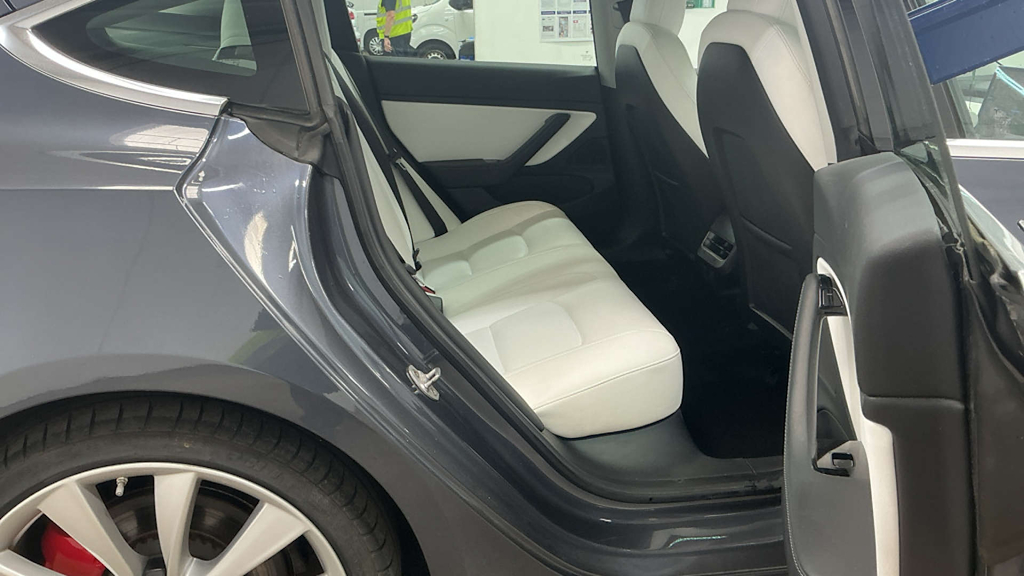 2019 Tesla Model 3 — image 8